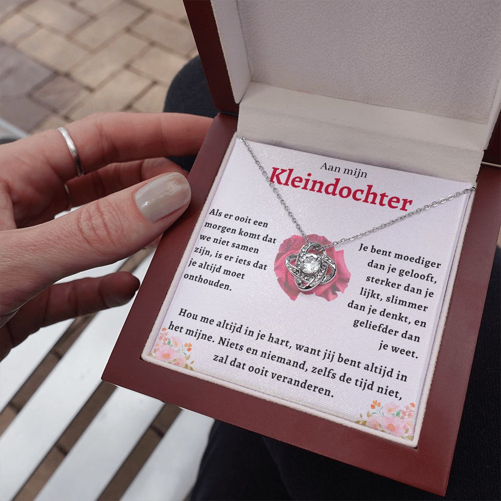 Aan mijn Kleindochter - Liefdesknoop Halsketting - Je bent moediger dan je gelooft