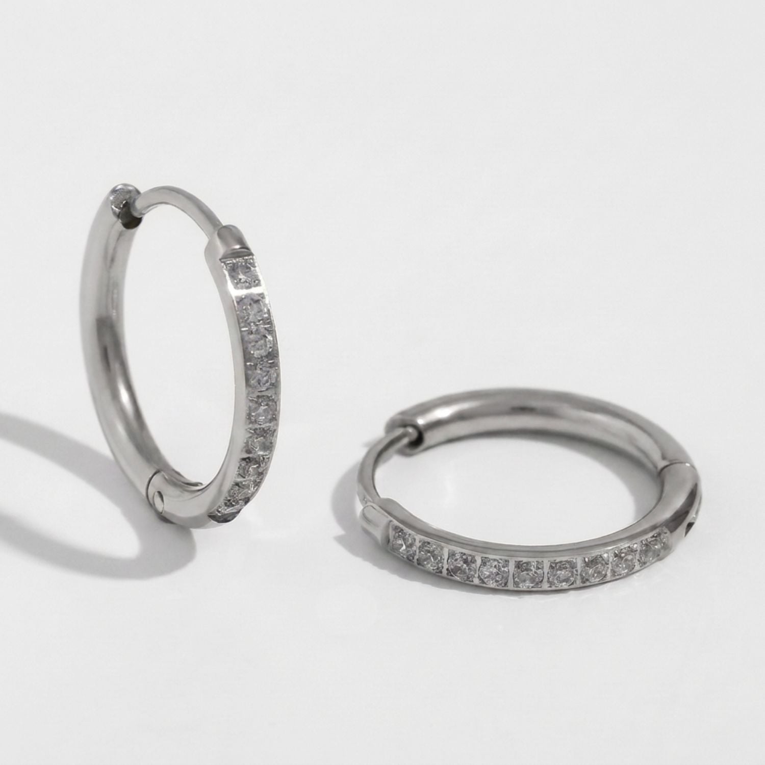 Luna creolen zilver zirkonia hoops dames - Amelia Sieraden