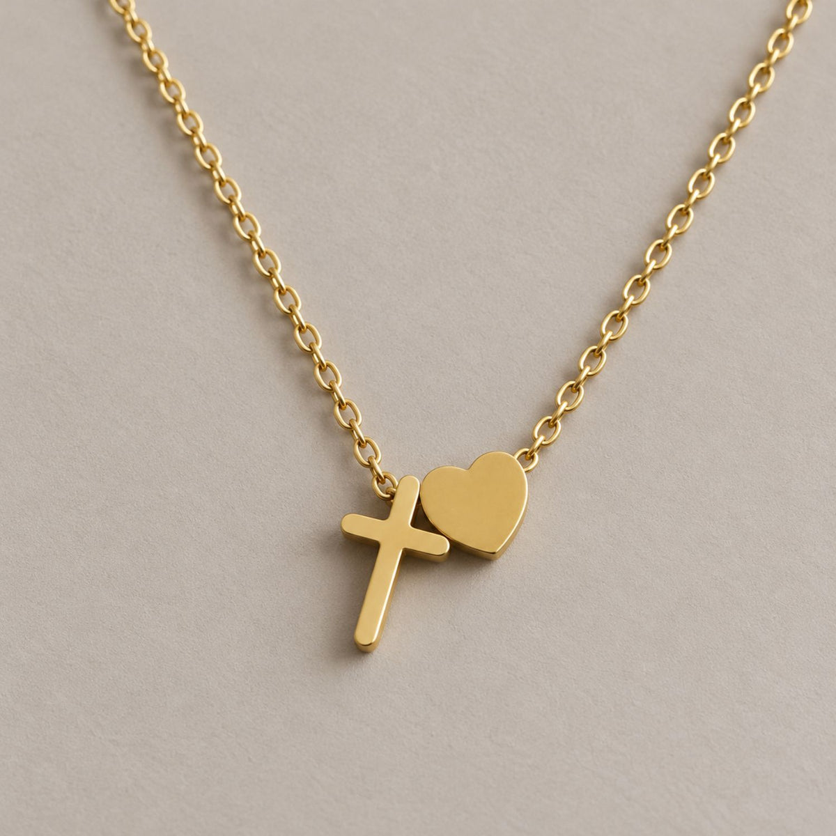 Ketting met Kruisje en Hartje – Goud