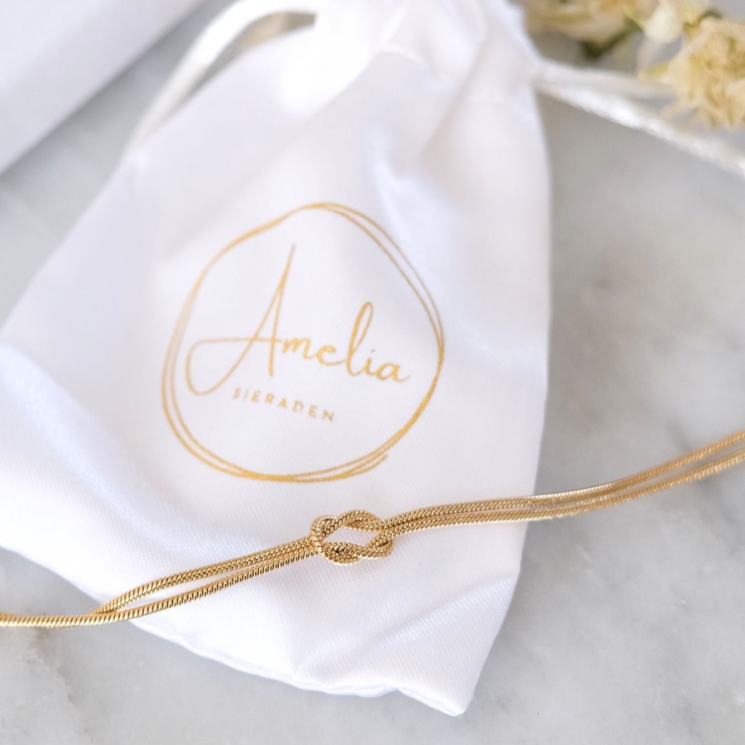 Liefdesknoop Armband SALE – Amelia Sieraden Liefdesknoop Armband SALE – Amelia Sieraden